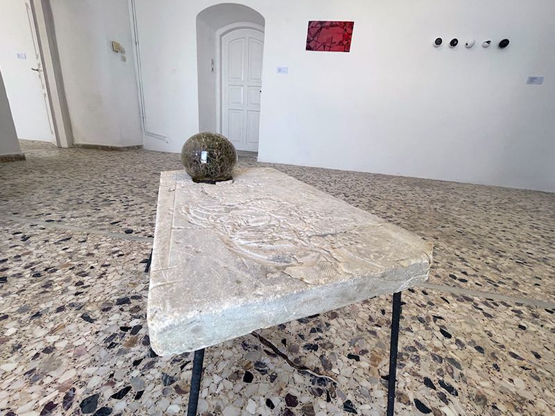 Living marble», exhibition view